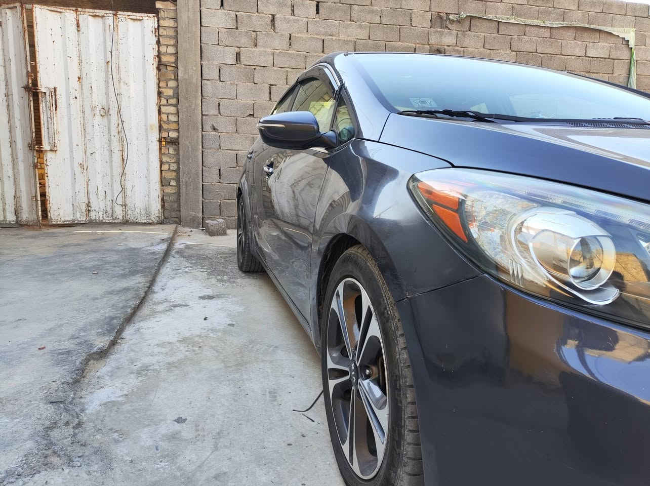 السلام عليكم ورحمه الله وبركاته كيا فورتي موديل 2015 وارد امريكي اللون رصاصي فيلي حادث جنطه سياره خير من الله جير محرك تبريد تدفئه خير من الله سنويه 2030 سعر 105 وبيها مجال ***********
