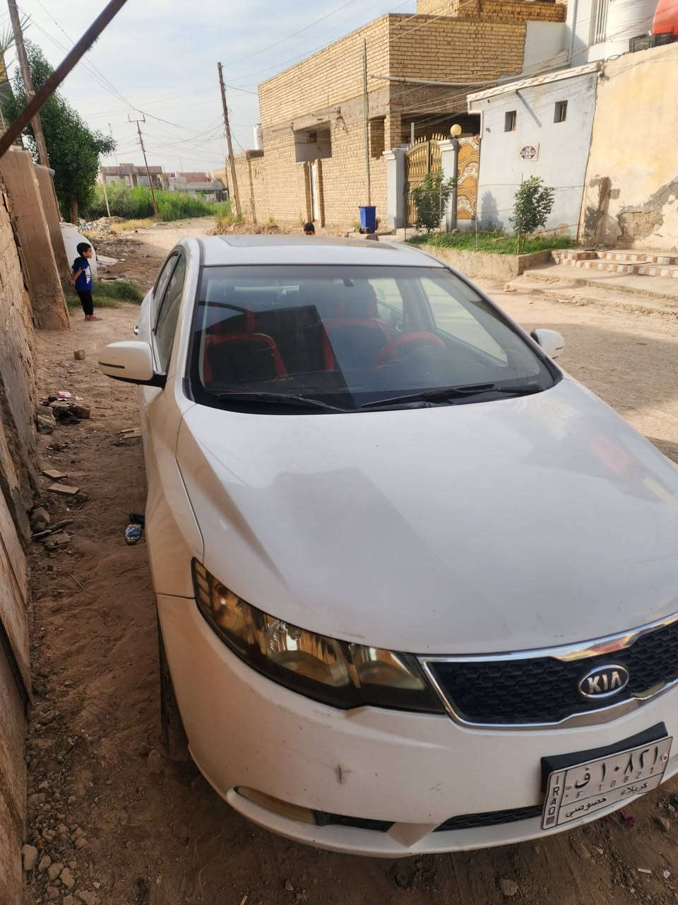 السلام عليكم
سيراتو ٢٠١٢ خليجي رقم كربلاء 
فول مواصفات ١/١
مكينة وگير وحدادية وتبريد مكفولات
فتحة 
بصمة تشغيل وبصمة ابواب 
تحكم ستيرن وشفتات
مري شفط واشاير بالمري
كشنات جلد
شاشة 
ويل ١٧
السيارة مكفولة بيها فقط تعديل جوه قبق البانزين وشوية من الباب أثر طخة 
السعر ١٠٥ وبيها مجال
المكان بابل القاسم ،السيارة جاهزة للأخير 
***********
