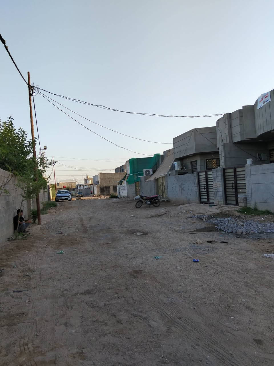 السلام وعليكم .....
بيت للبيع مساحة البيت 115ونص،🏠
يحتوي على غرفتين2 نوم
صاله+مطبخ+ستقبال +منور+ترك+صحيات+بناء جديد
ماء ،💙كهرباء  التيل بالباب
حواس حي ام البنين نزلة جميل الحداد يبعد على الشارع 370 
للاستفسار الاتصال على ***********📞 ادمن وافق
