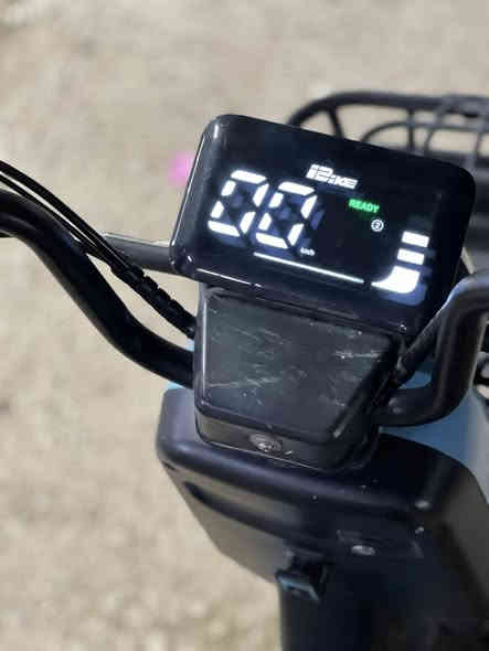 السلام عليكم دراجه شحن البيع بعده جديده ستخدام قليل سعره275بيه مجال قليل 
***********
