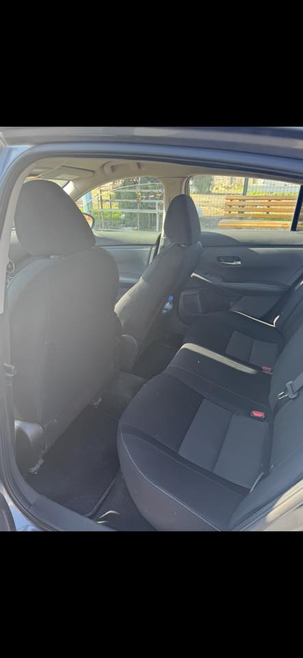 نيسان سنترا موديل 23 
الضرر نصف بوند فقط بدون دواخل 
***********
