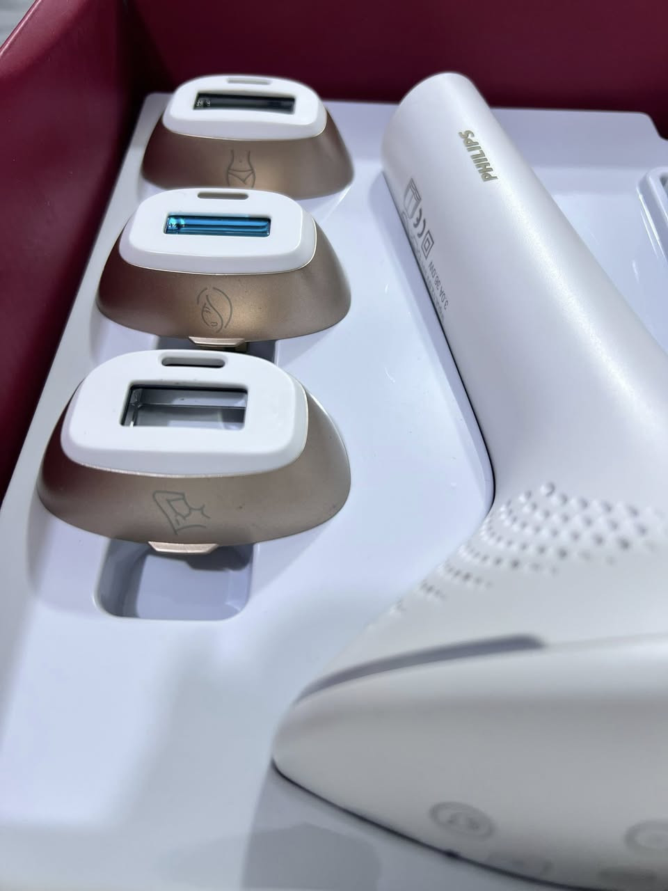 جهاز ليزر فيليبس الاصلي للبيع مستخدم قليل نظيف جدا 
ضرباته بلاحدود مدى العمر 
ب5 مستويات ويوجد ضربات تلقائيه وحساس للبشره حتى يحدد المستوى المطلوب
يتكون من اربع عدسات
العدسه الاولى للجسم كامل 
العدسه الثانيه للوجهه
العدستين للمناطق الحساسه
سعر 350 الف وبي مجال بسيط
عنوان بغداد للاستفسار ***********
(وموجود فديو هو ويشتغل)
