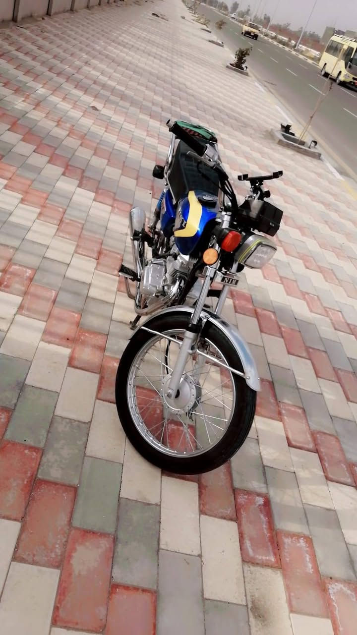 سلام عليكم من رخصه الادمن دراجه اربعه كير نامه مديل2025نضيفه شوفت عينك شغاله كلها ماناقصها شي دراجه بلاديه سعر700
وبيها مجال رقم الهاتف ***********
