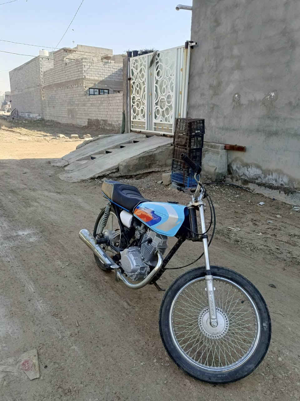 السلام عليكم. 

تايگر للبيع موديل 21 امبدل بيها ولفات جديد شغالة وكاملة اويالتها تك وتك الخلفي نجمة ول امامي دبل سيم مال تايگر تانكي جديد و كشن جديد تفصال بس الصالنصة تعبانة صوتها عالي. 
رقمي ***********
