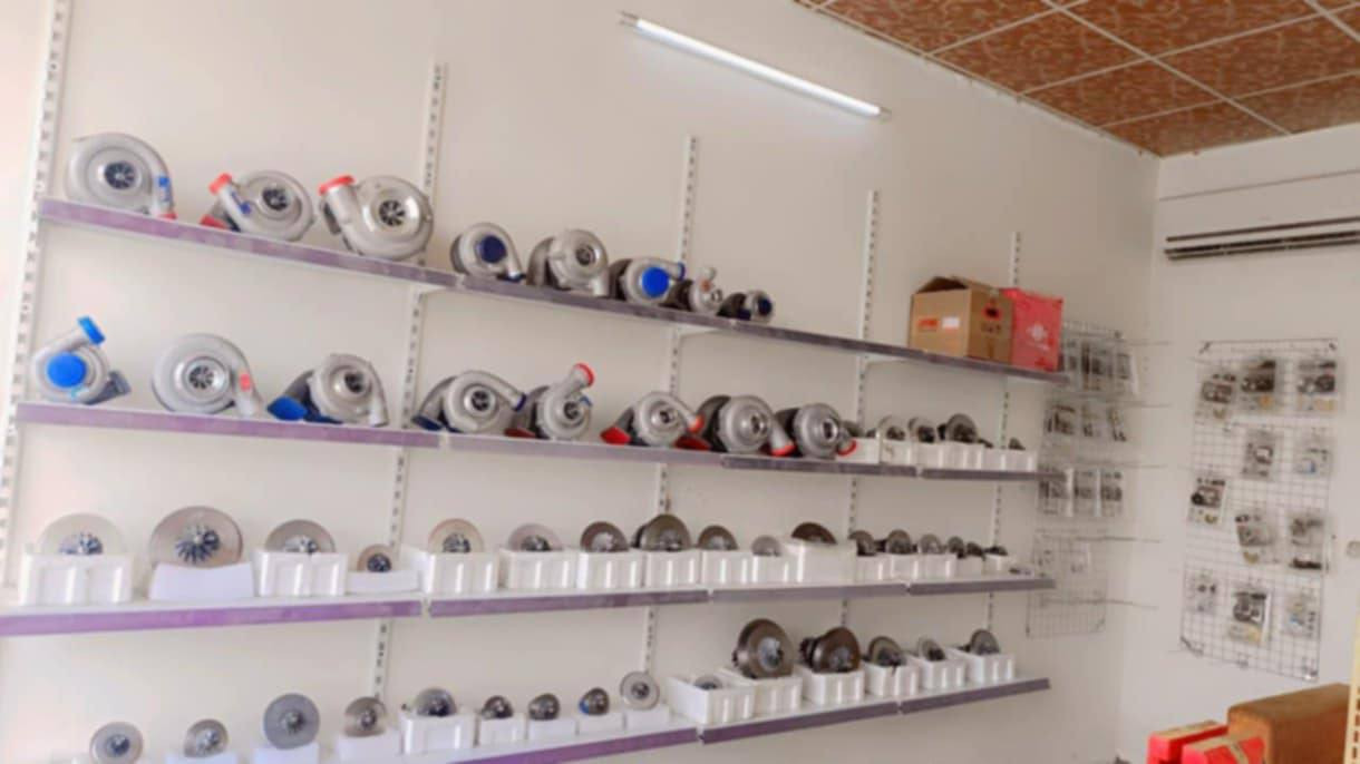 🛠️ محل الأسطة عبد الواحد - خبرة 37 عاماً في صيانة السوبرات
نضع بين أيديكم خبرة قاربت الأربعة عقود في عالم السوبر جارجر والتيربو جارجر، لضمان أعلى أداء لمحرك سيارتك.
خدماتنا المتميزة:
✅ بيع وتوفير كافة أنواع السوبرات (Superchargers).
✅ صيانة وإصلاح جميع أنواع السوبرات والتيربو باحترافية عالية.
✅ قطع غيار أصلية ومضمونة.
لماذا تختارنا؟
🛡️ ضمان حقيقي لمدة 90 يوماً على الصيانة والقطع.
👨‍🔧 خبرة طويلة (37 سنة) في هذا المجال التخصصي.
🚚 خدمة التوصيل السريع: نرسل الطلبات لكافة محافظات العراق، ويصلك الطلب خلال يوم واحد فقط.
📍 العنوان والاتصال:
الموقع: كركوك - الحي الصناعي - خلف القصابين - محل الأسطة عبد الواحد.
رقم الهاتف: ***********
ثقتكم هي هدفنا، وخبرتنا هي ضمانكم.
