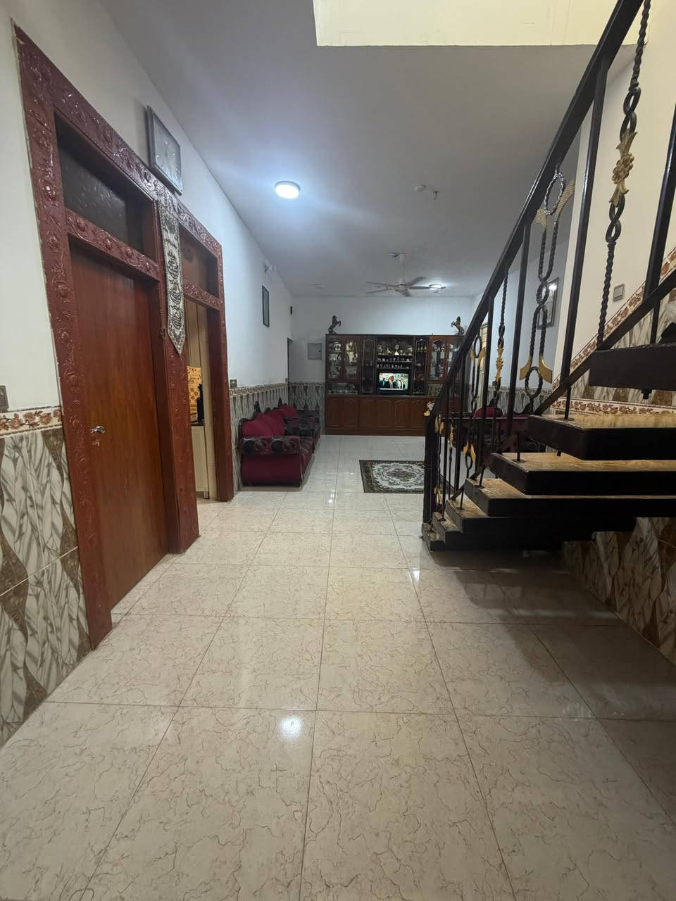 بيت للبيع
قرب الشارع العام بفرع بيت علي عناد البيت بجوار بيت ذاري طابقين مساحتة 238م
متكون من مطبخ واستقبال و٤ غرف نوم و حولي وحمامات عدد ٣
للاستفسار الاتصال  واتساب موبايل

***********
