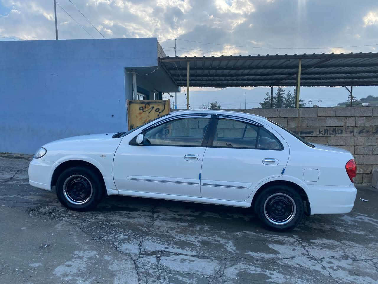 بەناوی خودا
نیسان سەنی یابانی   

مۆدیل  2010  ،  مەکینە گەورە (  سپی )

 ناو ڤۆڕمیکا .

سەیارەکە زۆر خاوێن ماوەتەوە

هیچ لێدراوێک نیە  تەنیا کەمێک چەمەلاخی کارتە

سەیارەکە زۆر خاوێنەو بێ مەسرەفە و توندوتۆڵە

هەر چوار تایەی تازە و لۆکە

هەزەی تازەیە .

سەنەوی  ساڵێکی ماوە .

سەیارەکە دەستی  خۆمە سەنەوی بەناو خۆمە  .

نرخ / 105 گەڵاو  مەجال 

شوێن / ئیدارەی ڕاپەڕین -- قەڵادزێ .

*********** / ژمارەی موبایل
