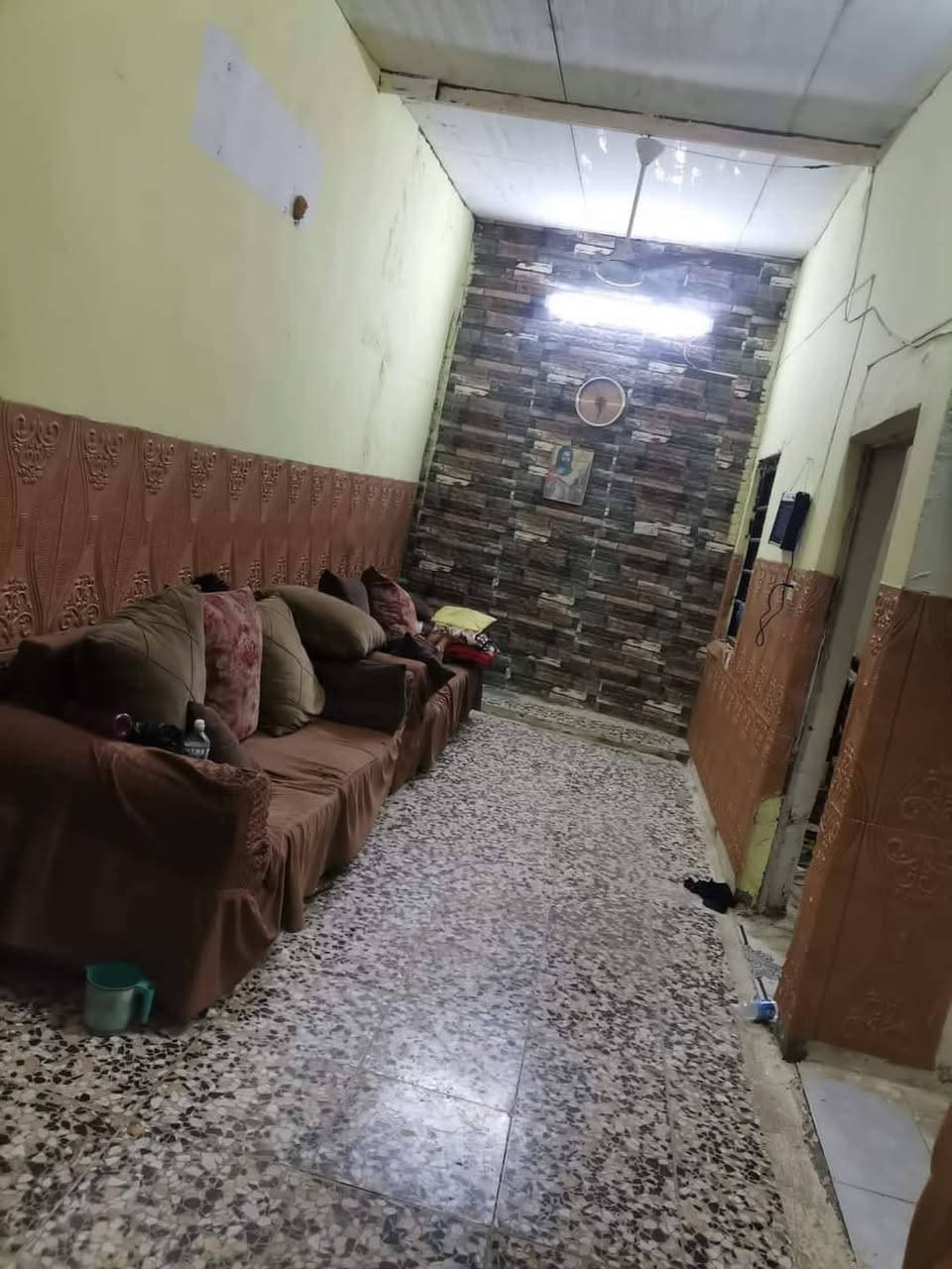 للبيع بيت 80 متر مربع  سقف سندويج ابو دشير عل شارع خط النفط قرب البانزين خانه مكلف بلنشر اتصل عل رقم ***********
