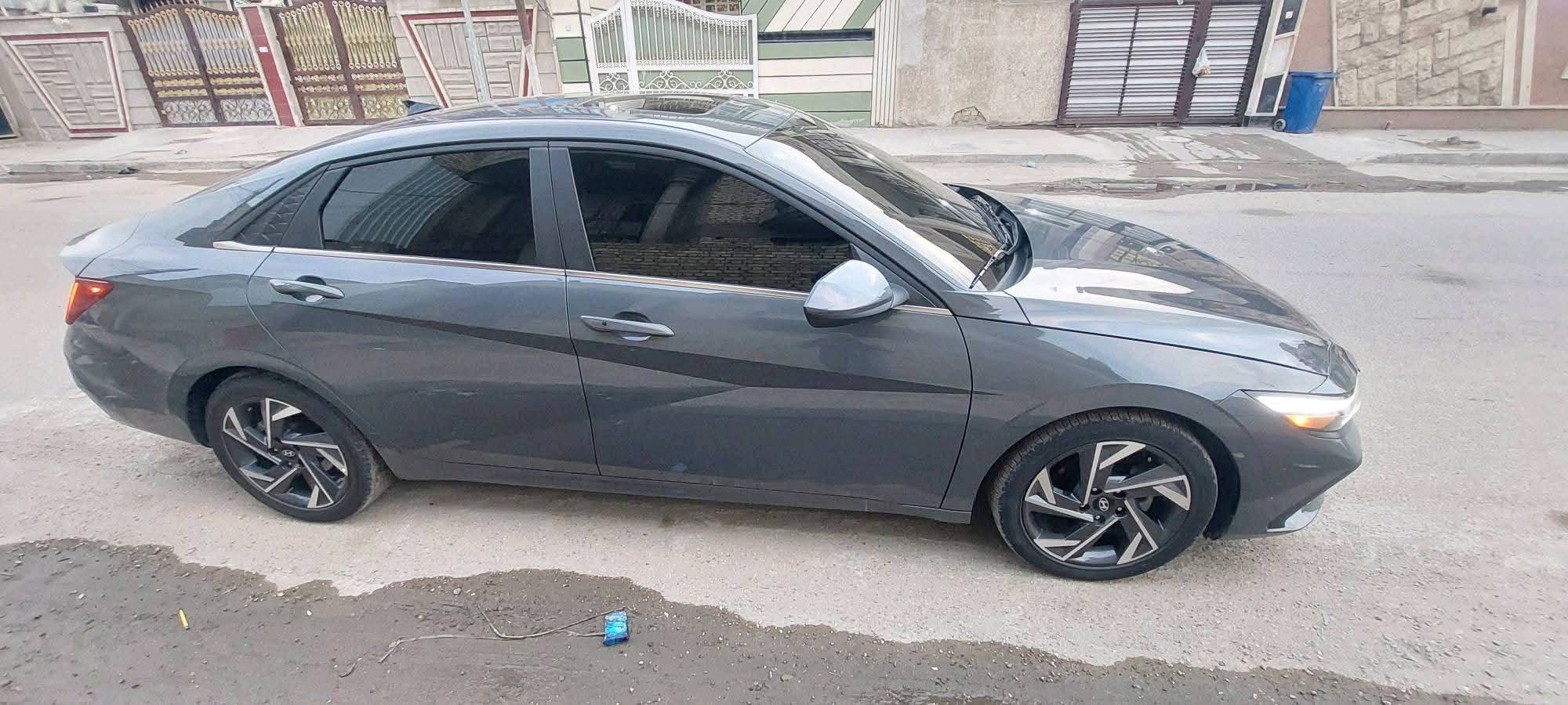 النترا موديل ٢٠٢٥ وارد امركي ماشية ١٥ الف حادث بسيط بارد على مقدار شبر فقط مو اكثر نثل ما واضح بصور الحادث مكفولة من الصبغ والشواصي والتبديل عندي بيها سونار فول مواصفات عدا الكشنات مو تحكم تدفئة بالكشن شاحن واير ليس تحكمات كل الجهات رادارات امامي خلفي جانبي تنبية خروج من المسار سياقة ذاتية وبعد بيها هواية مواصفات رقم فحص مؤقت منفيس بسمي مكانها بغداد للاستفسار والسعر الاتصال على الرقم  ***********
يوجد وات ساب