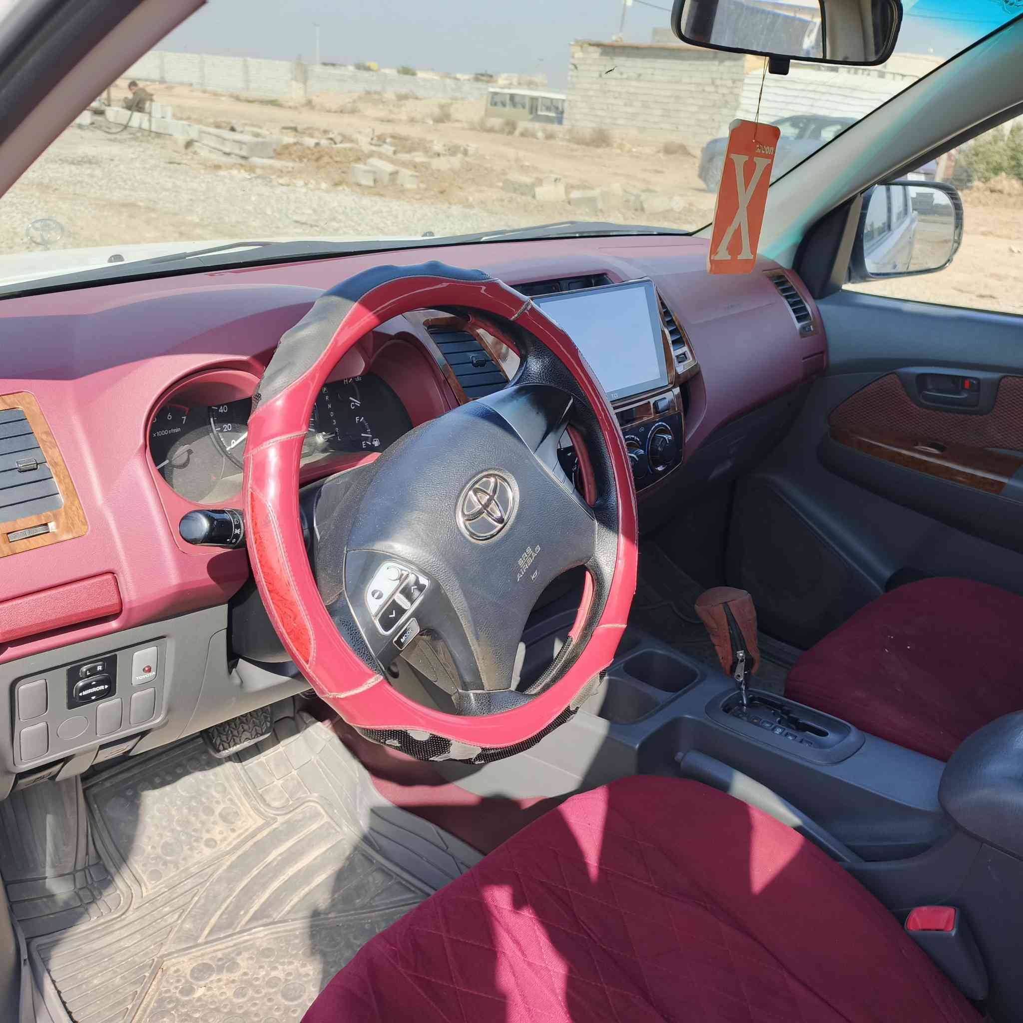 السلام عليكم بيع مستعجل 
بيكم للبيع 2014 كير أوتو ماتيك السياره كفاله من الصيغ والضربه مكينه كير خير من الله تجي وتشوف  ابعينك شاصي ١٢ السعر ١٢٥ وبي مجال قليل ماشيه ٢٠٠ مكاني ديالى خان بني سعد ***********  رقم ديالى بسمنه سنويه ما صاقطه
