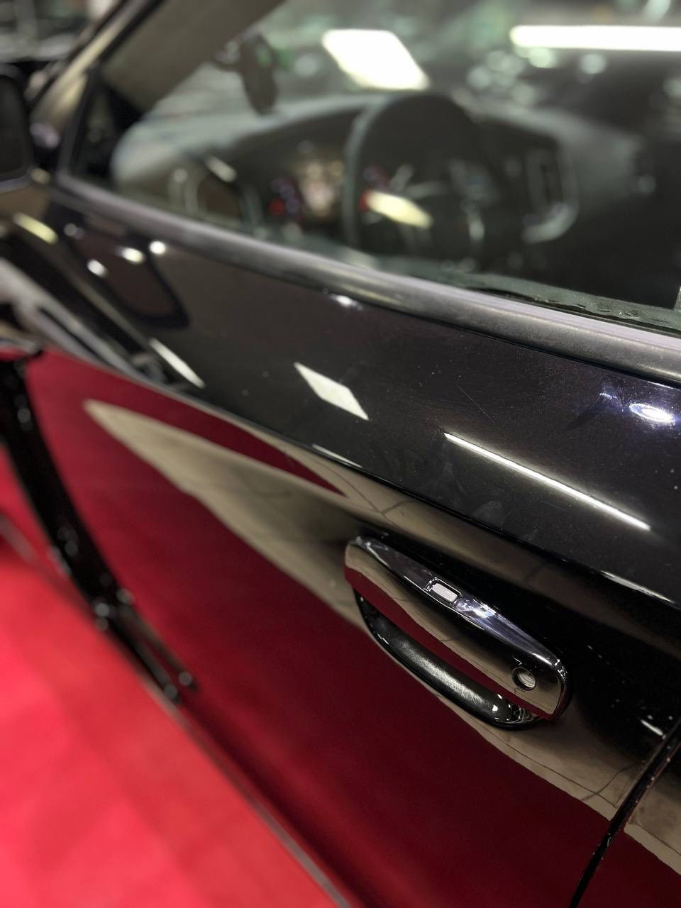 السلام عليكم ورحمة الله وبركاته.
من رخصة صاحب الكروب المحترم
________________________________
✅اسم السيارة : دوج جارجر SXT 
✅الموديل :  2017
✅رقم السيارة : بغداد نقل ملكية بأسم المشتري 
✅السعر :  185 ورقه
✅الضرر : الابواب اليمين تبديل نفس اللون  بدون اي ضرر داخلي
✅الايرباكات : بدون ضرر ايرباك  
________________________________
🔻1-حجم المحرك 6 سلندر 3600 
🔻2-ويل كب حجم 20  مع طقم تايرة 🔻بحالة ممتازة 
🔻3-بصمة ابواب و بصمة تشغيل  وتشغيل عن بعد
🔻4-لايتات زينون عالي ناصي  منظومة كامله 
🔻5-حساس خلفي اصل 
🔻6-غرفة السيارة مخمل اسود
🔻7-تحكم كهربائي لمقعد السائق 
🔻8-تحكم ستيرن جهتين متكامل  
🔻9-شاشة كبيرة اندرويد تحكم متكامل بتفاصيل السيارة 
🔻10-كامرة خلفية دوارة 
 

🔵السعر المطلوب : 185  ورقة مع المجال البسيط

☎️***********
