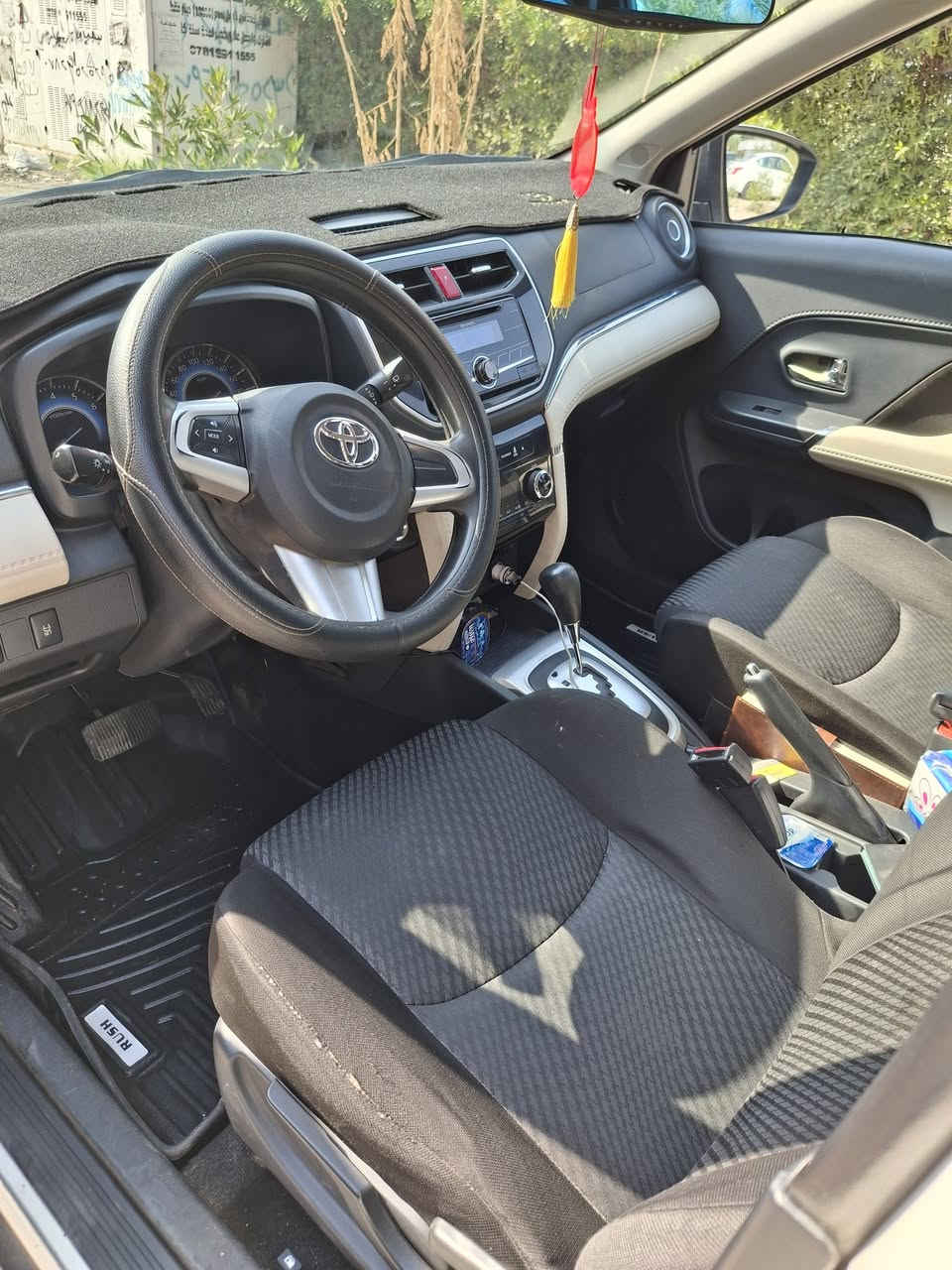 يا الله تويوتا راش للبيع او للمراوس
موديل 2019 لون ابيض  خليجي 
وكاله ساز 
رقم بغداد الإنكليزي الجديد سنويه وهزه جديده باسمي 

السياره بدون ضربه ولا صبغ فقط دعاميه اماميه  

سبعه راكب 
بصمه تشغيل 
تبريد مركزي 
تبريد تدفئه شغال 
كير محرك مكفول 
صدر امامي خلفي جديد 
تخم تاير جديد 
ويل كب 
  السياره نظيفه جدا داخل وخارج جاهزه من كلشي 

مكانه بغداد منطقه حي الجامعه 

وهذا رقمي للتواصل 
***********
تحياتي الكم ربي يحفظ الجميع
