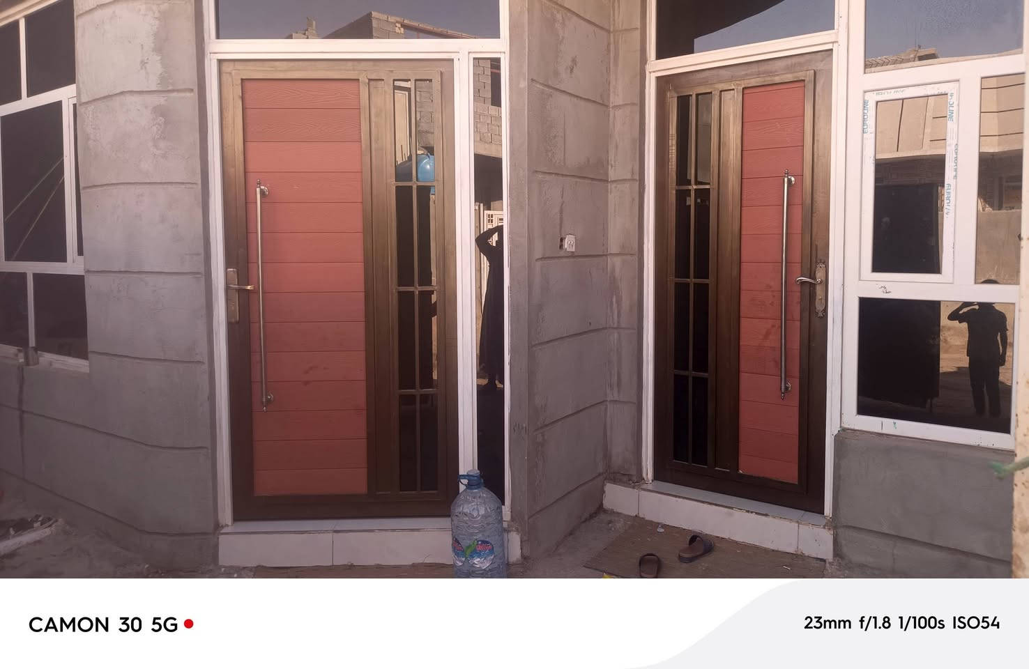 السلام عليكم بيت للبيع قرب محطه الشيخ حي المتنبي المساحه ١١٠م غرفة واحدة وصالة ومطبخ واستقبال
بيت مرتب وجاهز وشارع عريض أمامه للاستفسار الاتصال على الرقم ***********
