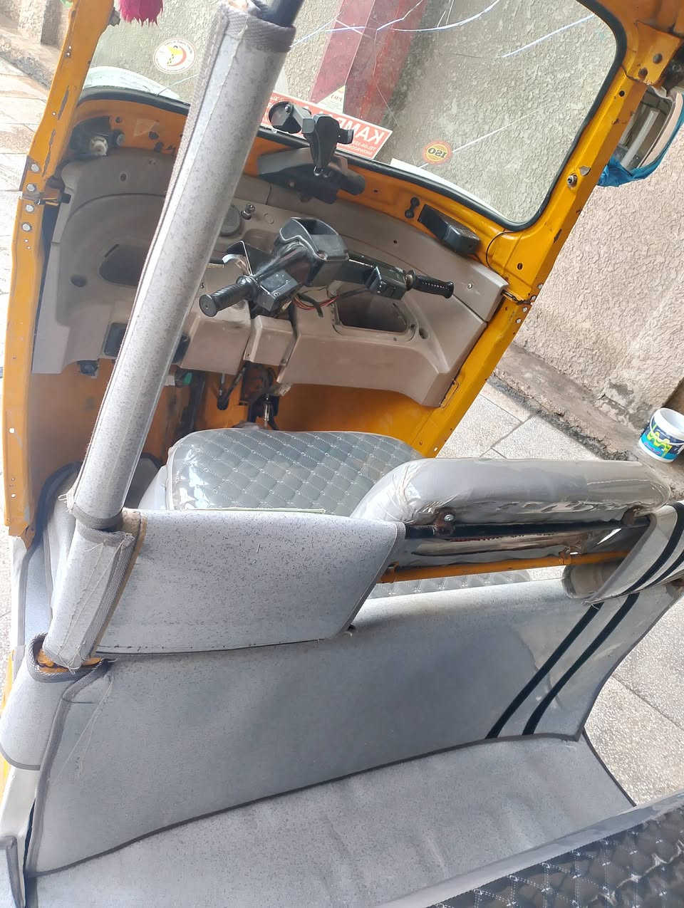 السلام عليكم شباب تك تك 2019 شهر 10 يوم 15
نضيفه ومعمره لا تنقيص ولا تبخير 
التك تك اوراق اصوليه قبل لترقيم اكفلها سرقه أو غرامه 
لايتات واشاير كلها شغاله ما ناقصها شي كبل لشارع 
السعر 4و700  
*********** اتصل وتدلل بي واتساب
