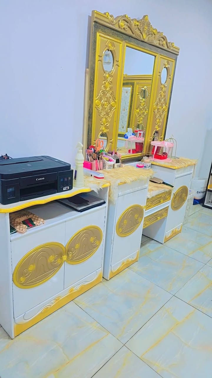 غرفه صاج عراقي بتحديث تركي صار سبوعين اخذتها مليون ونص اريدها مليون و٢٠٠ مع دوشك ظمان ٥سنوات البصره حي الجامعه ***********
