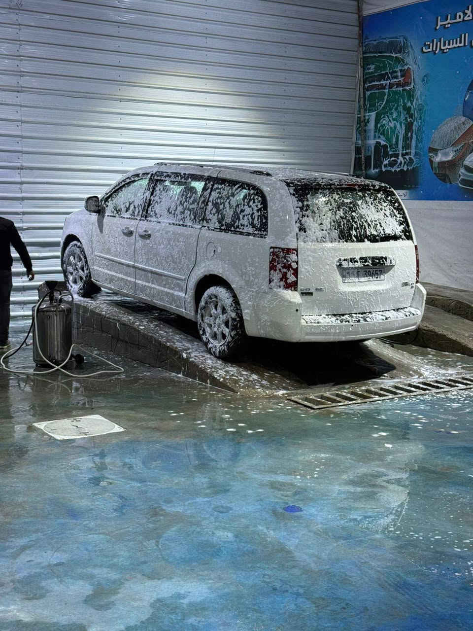 السلام عليكم اخوان عندي دوج كرفان موديل 2009 السياره جاهزه حداديه ومكينه وتبريد خير من الله رقمه بغداد انكليزي باسمي مكاني بغداد الحريه غير متواجد عالفيس للاستفسار *********** السعر 97 بيهة مجال
