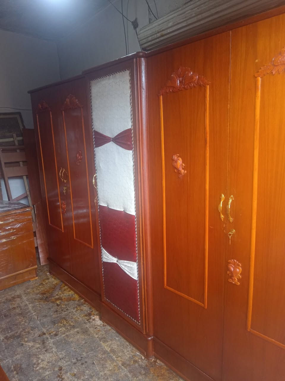 غرفه نوم السعد 400 وبيها مجال اتصال على هذا الرقم ***********
