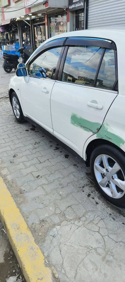 سلام عليكم  سياره بسمي رقم بغداد 
نيسان تيده موديل ٢٠٠٩ سياره خليجي عندي صندوق مبدل ودعاميه أمامي و خلفي سعر ٦٣ ورقه  بيه مجال بسيط حك الجيه عنواني حي تونس رقم *********** بغداد, العراق
