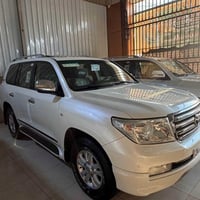 لاندكروزر • ٢٠١١ • ١٣٨٠٠٠ كم