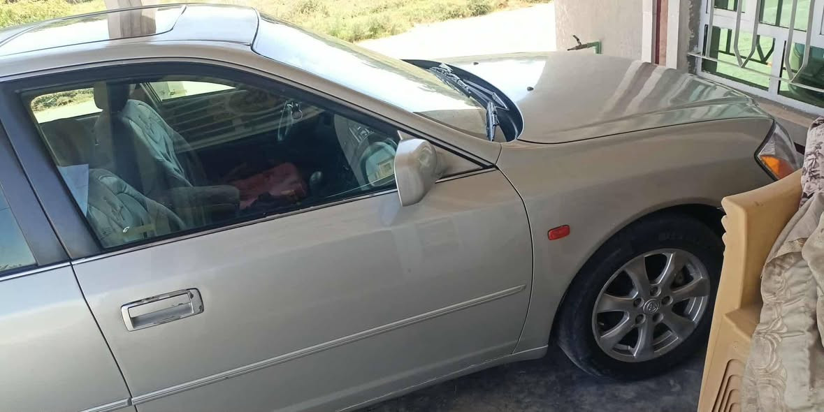 السلام عليكم
افلون 2001 وارد امريكي محرك وكير خليجي  الون سلفري 

بيها ضربه بجاملق الخلفي جه السايق  ضربتها  واضحه بالصور مصبوغه حزام 

 مكفوله من محرك وكير والعيب الشرعي السياره ب اسم ابويه تاخذ تحويل ثاني يوم 

كشانه كهربائيه دوشمه جديده تبريد نقص غاز منضومه كامله 

ادامه جديده قبل شهر تشمل تخم نوزل تخم بلك منضومه بانزين كامله  ومازدات طك باكيت  زوج تايرات جدد  السياره متعوب عليها تاخذها مال جناي 

تفاصيل السياره مكتوبه ⬆️
مكان السياره الانبار الفلوجة الحصي 

الاستفسار ع تفاصيل اكثر 

***********
