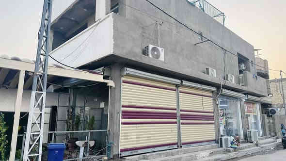 سلام عليكم بنايه  للبيع
مساحه100٠ متر مع تشجير120٠ متر أمام بنايه تحتوي على أربع محلات  وشقه تتكون من استقبال  وغرفتين نوم مؤثثه بل كامل +منضمه طاقة شمسية 
عنوان الدوره  ابو دشير خط نفط 
سعر وا استفسار اتصال
على رقم
***********
