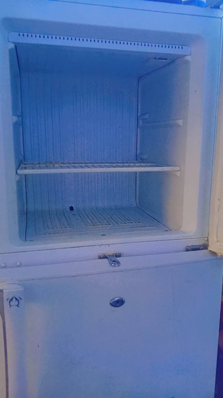 السلام عليكم ثلاجه للبيع نظيفه كلش اللي يحب يشتري قبل يتصل لا يراسل ولا يعلق***********  350
