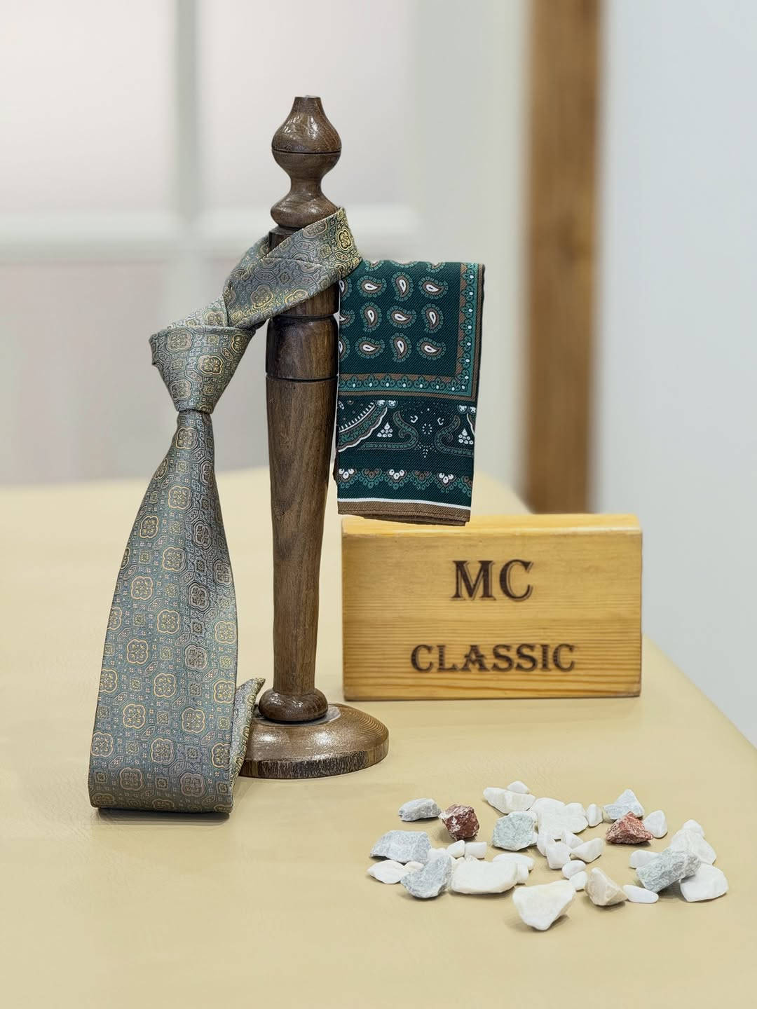 ⁨	⁨	⁨	⁨	‏ MC CLASSIC ‏ ⁨	⁨	‏ 
  الأناقة _تبدي _من_ أول _خطوة

⚜️رباط  وكاله MC CLASSIC
⚜️الطول : 160سم
⚜️العرض : 7 سم 
⚜️السعر : 25الف 
⚜️الصناعه : تركي

‏‎للحجز او الاستفسار مراسلتنا على الصفحه
اومراسلتنا واتساب  *********** .  ***********
تلكرام :- https://t.me/mcclasic
انستكرام :- https://www.instagram.com/mc_classic79?igsh=MWZuc3Z2b2YycGNwOA%3D%3D&utm_source=qr
تيك توك :- https://www.tiktok.com/‪‪‪‪‪‪‪@mcclassic79‬‬‬‬‬‬‬?_t=8kdkCdce82f&_r=1
سناب جات :- https://t.snapchat.com/QEyQBMCC
#العنوان
 بغداد - كرادة داخل -فرع صيدليه جوهره ابن حيان 

اوقات الدوام من 10 صباحا الى 12 ليلاً
🔴 يوجد #توصيل بغداد وكافة المحافظات 
بغداد 🚕  5 الف  المحافظات 🚗 5 الف⁩⁩⁩⁩⁩⁩
