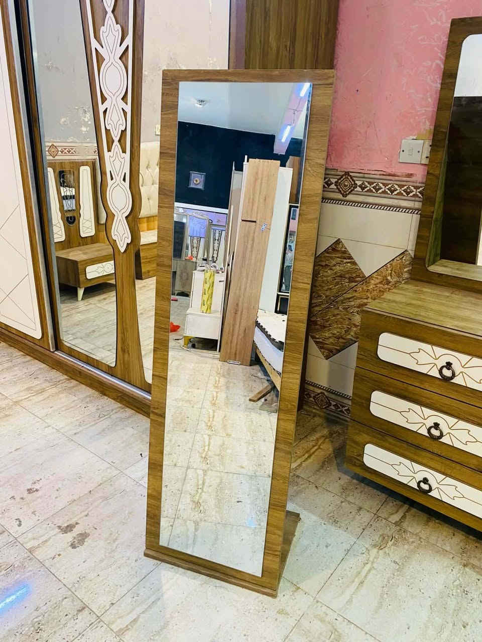 #للبيع غرفة نوم تركي مستعمل 
تتكون من  8  قطع
نضافة 90/95%
السعر بس 650 الف 
مع نقل وشد داخل بغداد مجاني


**إذا كنت صاحب هذا الإعلان وتريد حذفه لأي سبب، رجاءا أرسل رسالة إلى الدعم الفني**