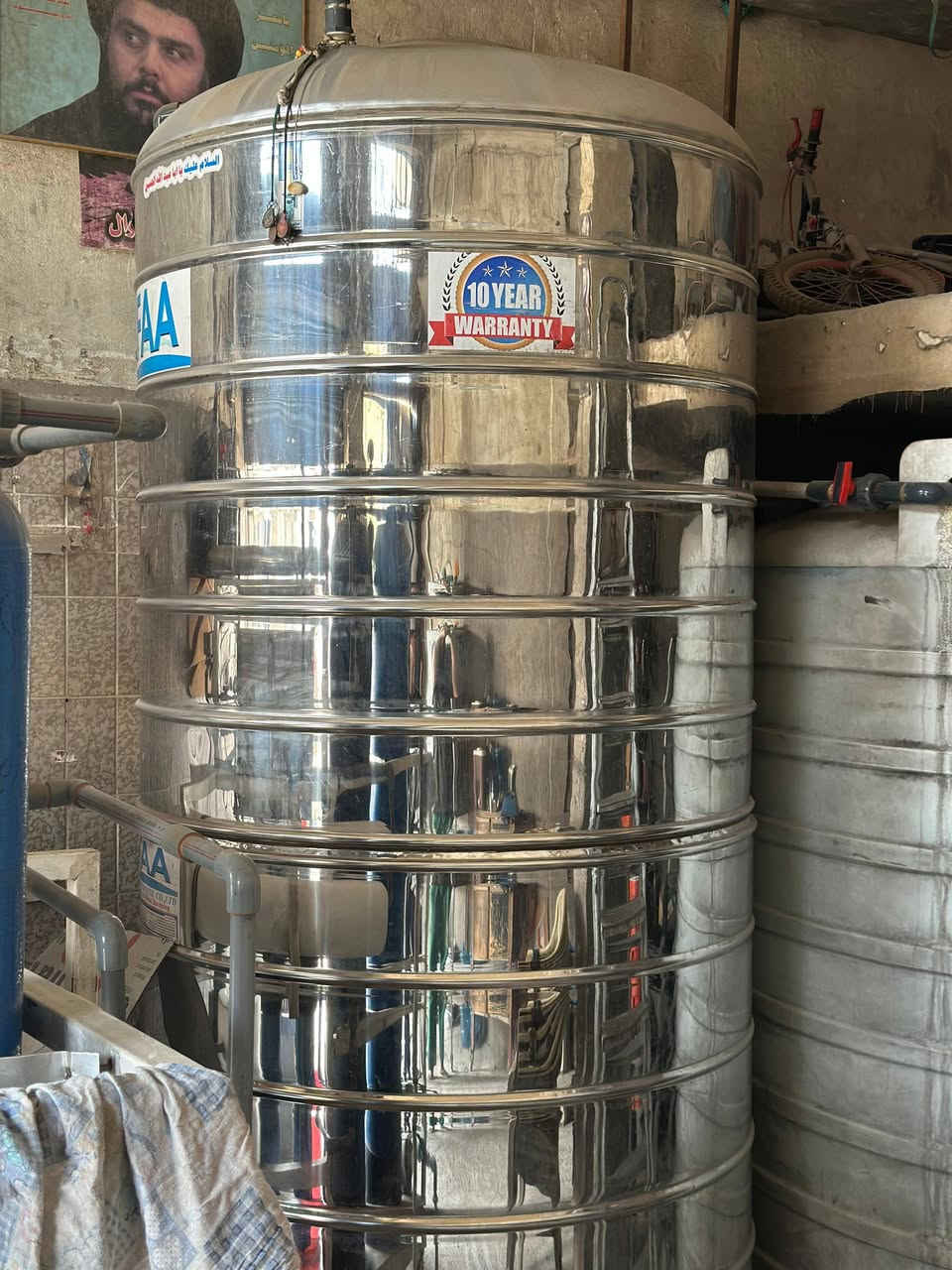 سلام عليكم. محطه ام ١٠٠٠  يطالي
وياه تانكيات عدد 2  واحد سل ستيل ابو ٣٠٠٠ واحد ٥٠٠٠
محطه بعد جديده ويطالي.  وياه غساله مال دبات يعني ابيع شلعه وحده  ويه ميز ترس محطه كامله مكمله 

اني موكلف بل نشر  

***********
