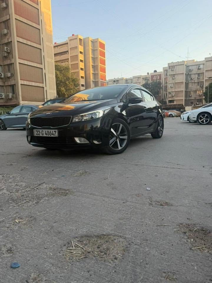 السلام عليكم بيع او مراوس KIA سيراتو VIB خليجي اعلى فئه مواصفات 
مكينه ٢٠٠٠
تحكم ستيرن اربع جهات 
كروس سرعه
ستيرن تدفئه 
خزن ميموري اربع وضعيات 
كشنات تدفئه + تبريد خلفيه واماميه
كشنات جلد 
فتحه سقف
مرايه عاكسه
مود درايف ٣ وضعيات مختلفه سبورت + نورمل+ طبيعي 
ثلاجه جكمجه
تبريد قطعتين 
حساس تايرات 
منظومه تبريد العام بدلته كامله ميفصل كهرباء
ماشيه ١٧٢ الف كيلو 
ملاحظه : بيه جاملغ امامي ايمن نصفه بارد ونصبغ ونفس الجهه حافه البنيد بارد وصبغ
وباب خلف السائق ٤ أصابع بارد فقط تكحيل
السعر١٣٠ مجال بسيط للشراي 
مكاني بغداد الصالحيه 
للاستفسار ***********
