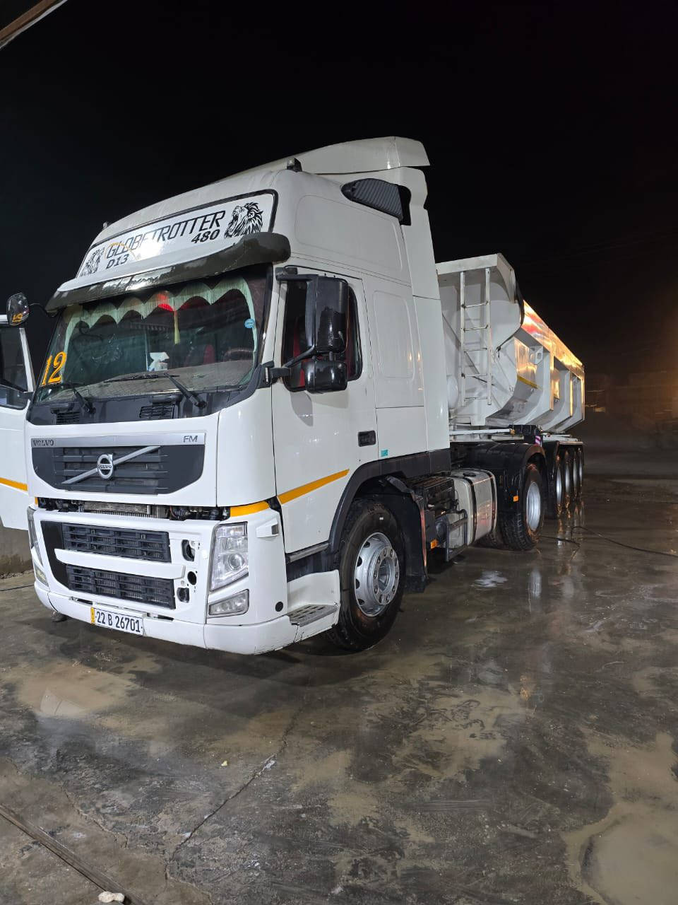 للبيع فالفو اكسل شفتات موديل ٢٠١٢اف ام مكينة ٤٨٠ تدفئة تبريد سيارة جاهزة للشغل خير من الله *********** مكلف بل نشر
