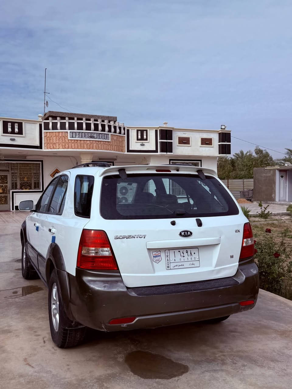 السلام عليكم 
كيا سورنتو موديل 2009 خليجي 
مكفوله بيه صبغ نص الجاملغ الخلفي بدون حادث 
محرك ٦ سلندر ٧ راكب 
سياره جاهزه مناقصه شي 
محرك كير مكفول 
رقم بغداد شرط التحويل
مكاني الدوره 
السعر 107 وبيه مجال للشراي 
*********** بغداد, العراق

