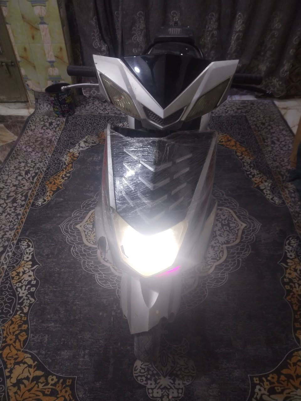 للبيع دراجة سكنس دراجة حلوة كلة شغال سلف هندر كهربائيات كلة شغال مكينة حلوة تجي تفحص وتقتنع السعر125 بيهة مجال حك الجية مكاني كربلاء حي الغدير يم الصورة للتصال *********** متواجد واتساب كذالك
