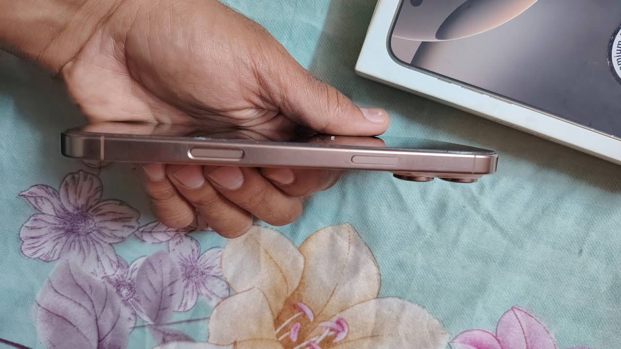 السلام عليكم ايفون 16 برو ماكس ذاكرة ٢٥٦
مشحون ٧٤، بطاريه 100
بس الضهر مكسور الباقي جديد شخط مابي السعر مليون. ٢٥٠ قفل *********** بغداد
