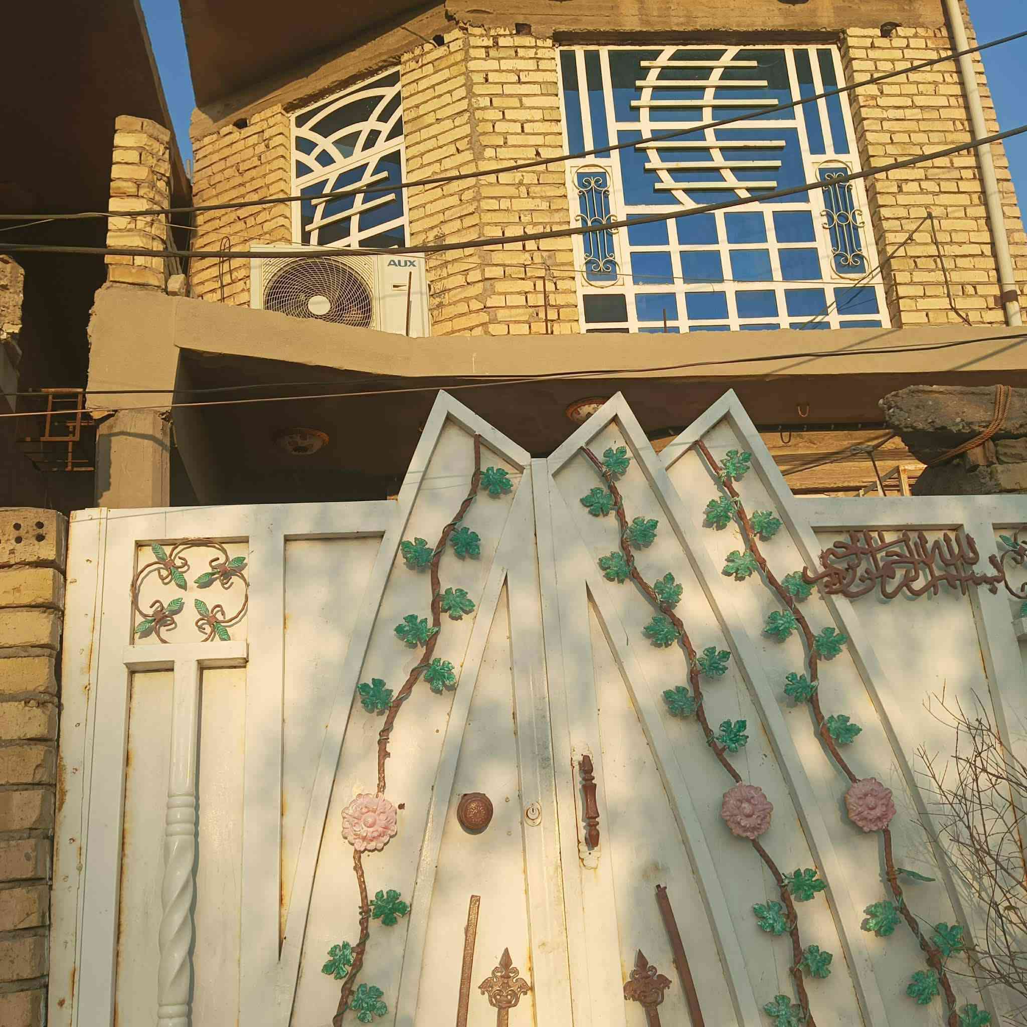 السلام عليكم ورحمة الله وبركاته 
📌

🏡 بيت للبيع

🕹️ الموقع: واسط العزيزية / منطقة الحي العسكري 
قريب على الشارع العام

🛑تفاصيل العقار:

🛑المساحة: 120 متر

🛑الواجهة: 6 متر

🛑 استقبال 
🛑 صالة 
🛑صحيات 
🛑مطبخ 
📐عدد الغرف: 3 غرف نوم

🏗️البناء: حديث

🎥 باقي التفاصيل داخل المنشور 

📞 للاستفسار:اكثر  يرجى مراسلة الصفحة خاص لطفاً 💫.


**إذا كنت صاحب هذا الإعلان وتريد حذفه لأي سبب، رجاءا أرسل رسالة إلى الدعم الفني**