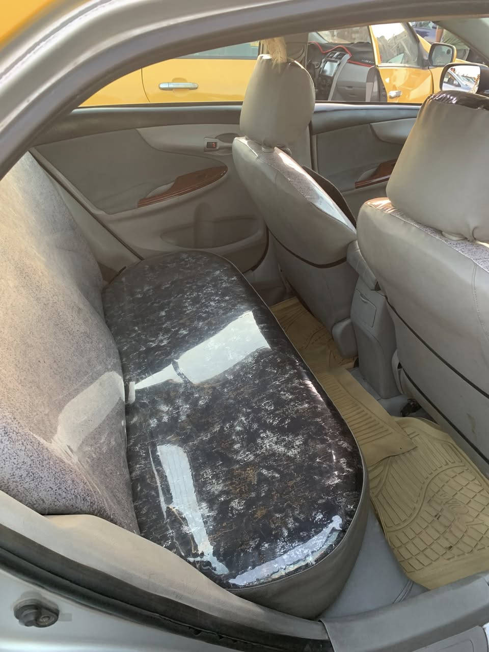 سيارء كورلاء بونيد امبدل والشاصي بيه اشويه اسم وشويه تصفيات فقط السعر ١٥وبيه مجال مامتواجد عله فيس كير محرك قبل اربع ايام شاده مال ١٩السيارء كبل الشارع ***********
