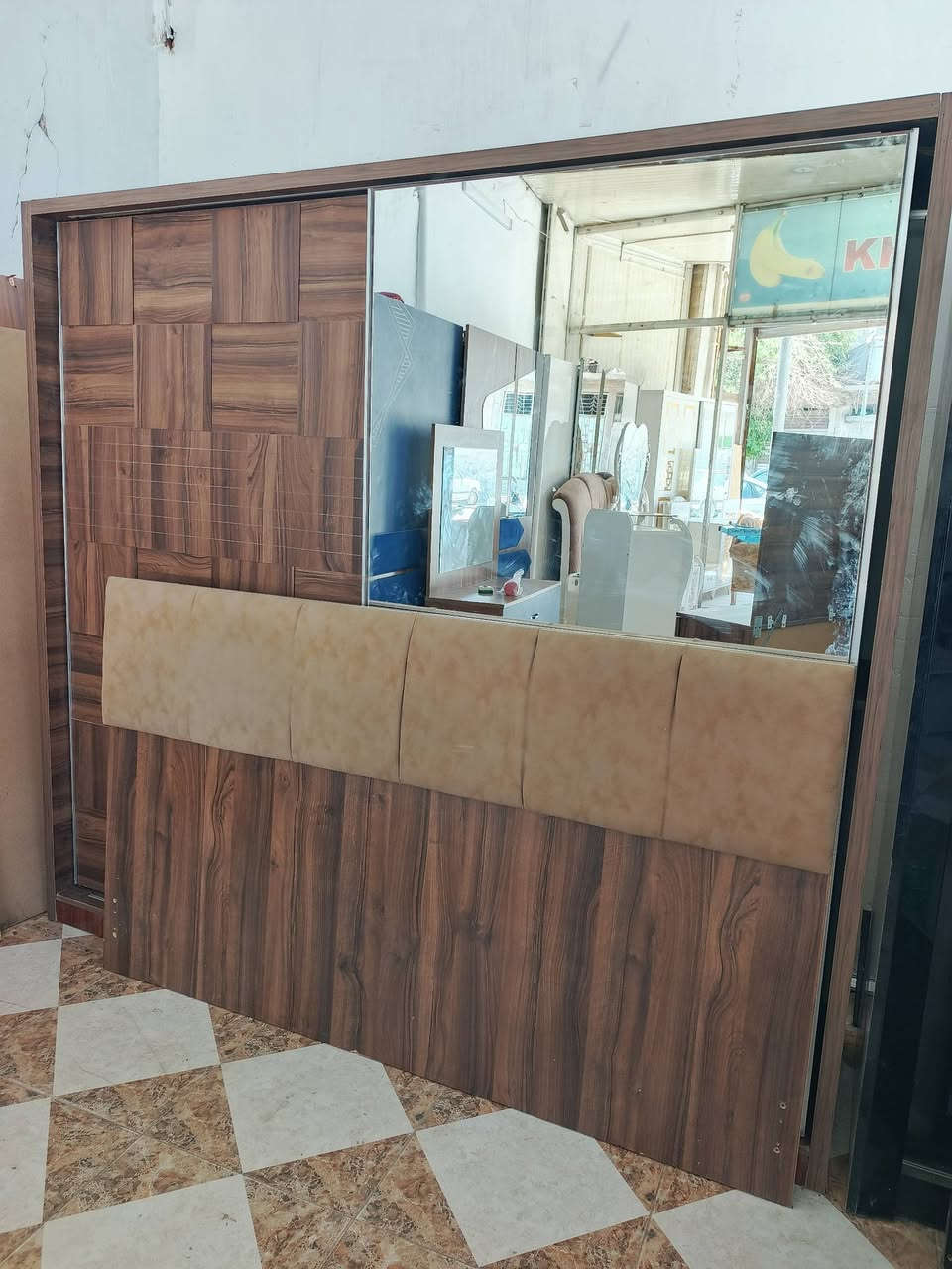 غرفه نوم تركيه 5 قطع ويا الشد والنقل 
💰 السعر: 350 ألف دينار عراقي فقط!
📍 الموقع: كركوك – شارع صلاح الدين (خان تمر) – قرب ماركت صباح.
📞 للإستفسار والحجز المباشر:
هاتف: ***********
واتساب: ***********
📱 تابعونا للمزيد من العروض الحصرية:
تيك توك & إنستغرام: aslan_kirkuk
🚚 التوصيل: متوفر داخل كركوك فقط.
🔄 ملاحظة: (إذا عندك غرفة تريد تبيعها.. نحن نشتري غرف النوم والأثاث المستعمل أيضاً! أرسل لنا الصور على الخاص أو الواتساب ونعطيك أفضل سعر).
معرض أصلان.. نورتونا، وبيتنا بيتكم! 🦁🌹
