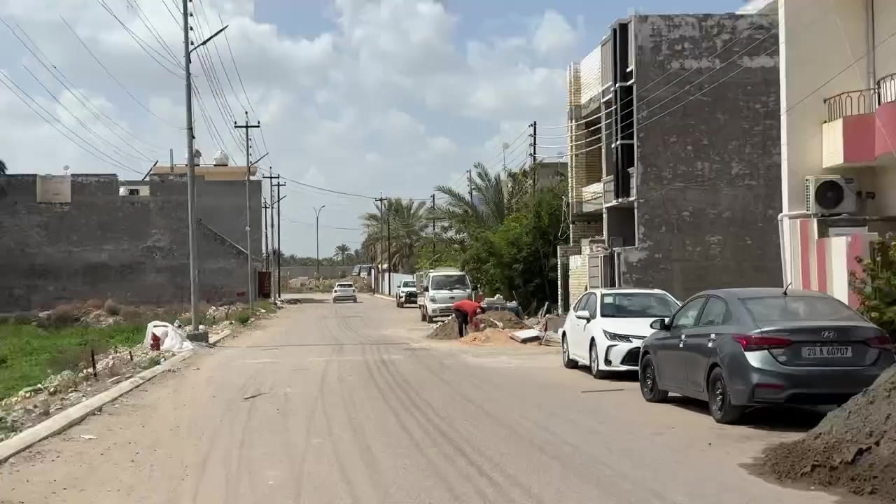 يالله السلام عليكم 

مشتملات ضلع مفصول مساحة الواحد 85م
ملك صرف زراعي سند 25  يبعد عن شارع الجزيره 70م فقط

يحتوي على ( أستقبال + مطبخ + غرفه نوم + خدمات 

الموقع / مقابل جزيرة 🏝️ بغداد السياحيه بعد الباب الاول حي الحسين  منطقة مخدومه من تبليط مجاري ارصفه كهرباء ماء انترنيت 

سعر البيت : 90 مليون وبي مجال بسيط 

للأستفسار  : ***********  متواجد 24 ساعه 
اتصال او واتساب نستقبل كافه العروض مقابل جزيره بغداد
