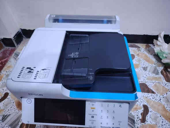 السلام عليكم
طابعة ابسون اندونسية فول مواصفات للبيع 
جديدة استخدام شهر واحد فقط 
السعر 550 الف وبيه مجال 
***********
***********
