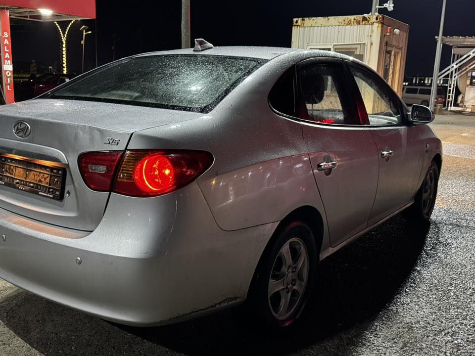 ئاڤانتی ٢٠٠٩ سلڤەر بێ مەسرووف بێ تەقەو ڕەقە  سەقفی بێ بۆیاخ لێدراویشی نیە حاسەیە گێچ وەنەوشە کوشن هیتەرە  بەشەرت گێڕوو مەکینە یەک مەسرووفی تێدا نیە بەس لێ خووڕە و حاقت نەبێت نرخیشی ٤٨ و مەجال  
ئەوەش ڕەقەم تەلەفۆن   چوارقوڕنە ***********
