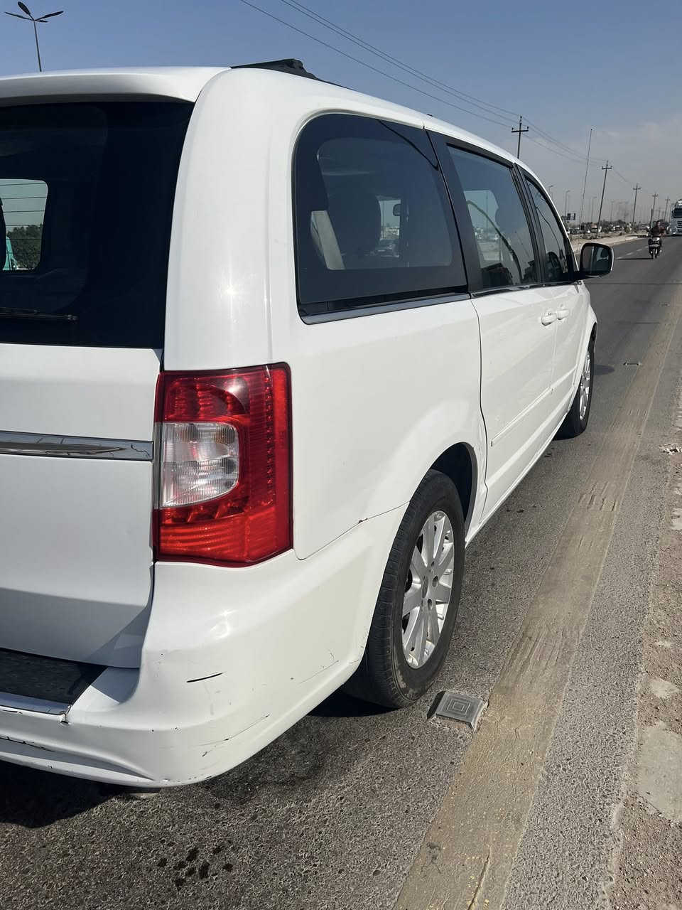 السلام عليكم دوج كرايسلر موديل 2016 بدون حادث كلين ماشية 88 فول مواصفات بيبان كهرباء جنطة كهرباء جام كهرباء سته تشغيل عن بعد كشن جلد العنوان بغداد حي المعلمين الرئاسة السعر (162) بيه مجال تلفون *********** ابو علي
