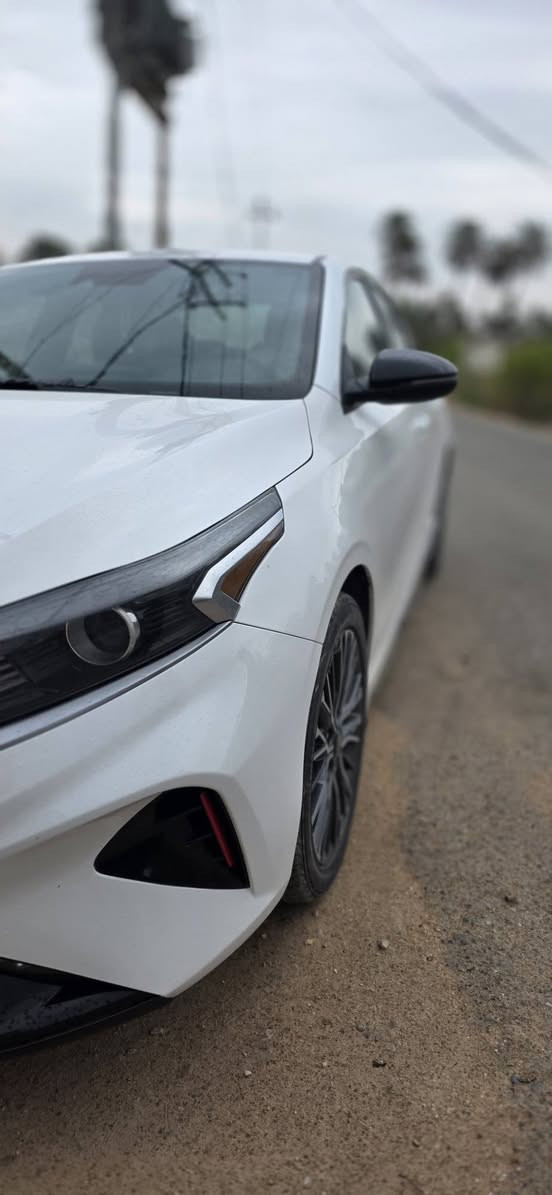 السلام عليكم فورتي حتي لاين اعله فئه السياره جديده استعمال شخصي بيه جاملغ وربع دعاميه رقم بغداد باسمي محرك ٢٠٠ السياره استعمال شخصي السعر ١٧٠ و بيه مجال لاستفسار ***********
