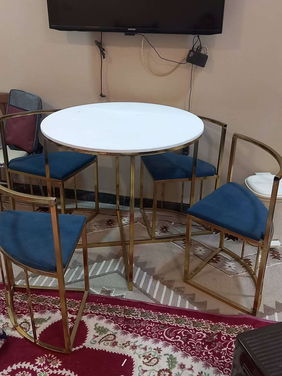 السلام عليكم ميز طعام للبيع نضيف كلش تركي اربع كراسي سعر ٩٠المكان بغداد الصليخ
للتواصل على الرقم ***********
