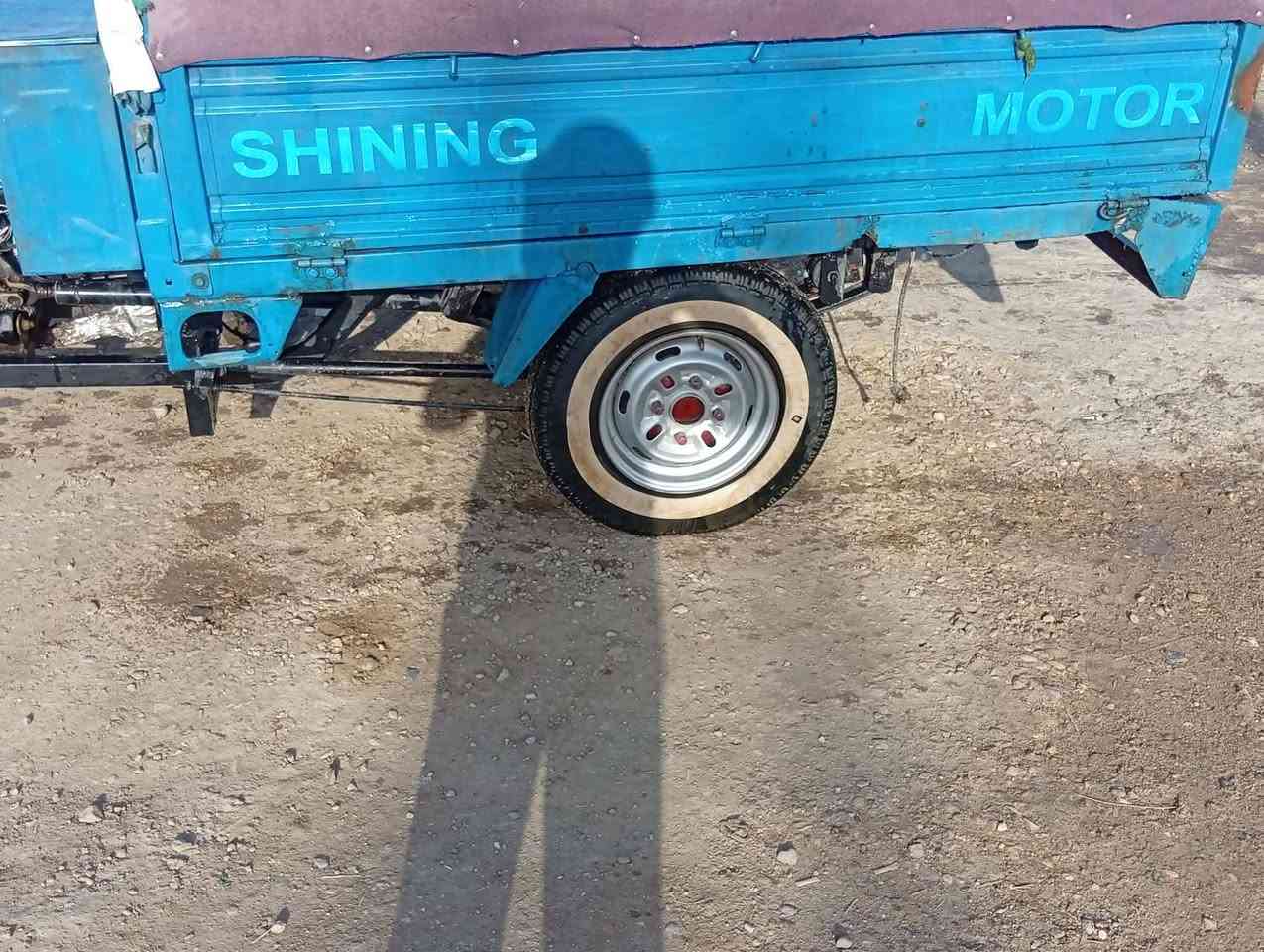 للبيع موديل ١٢ رقم ابيض سعر ١١٠٠ وبيه مجال مكان ديوانية البدير ***********
