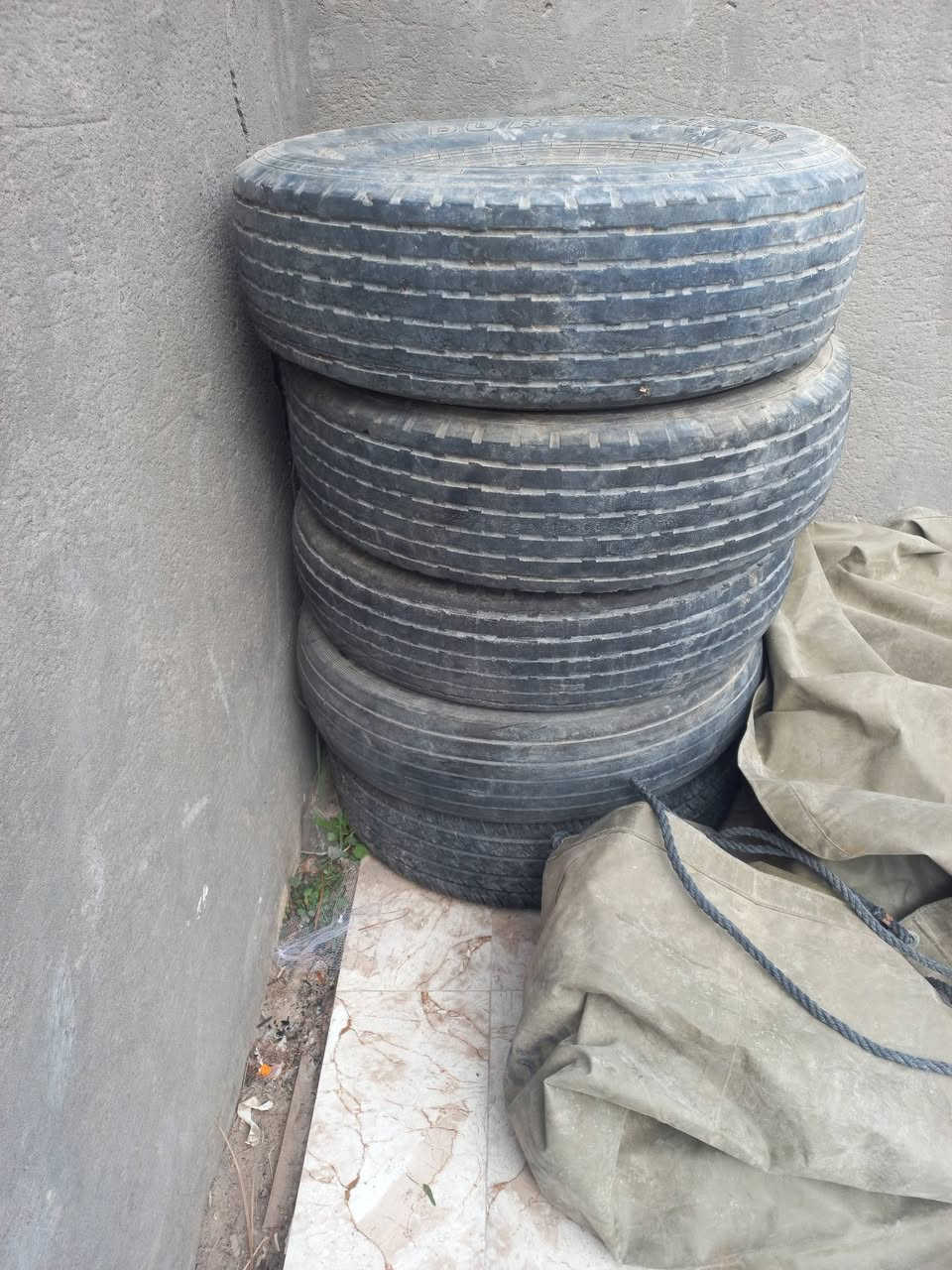 السلام عليكم  سيبايه+تخم تاير بالون+درع امامي للبيع ٣٥٠ الف الكل. ***********
