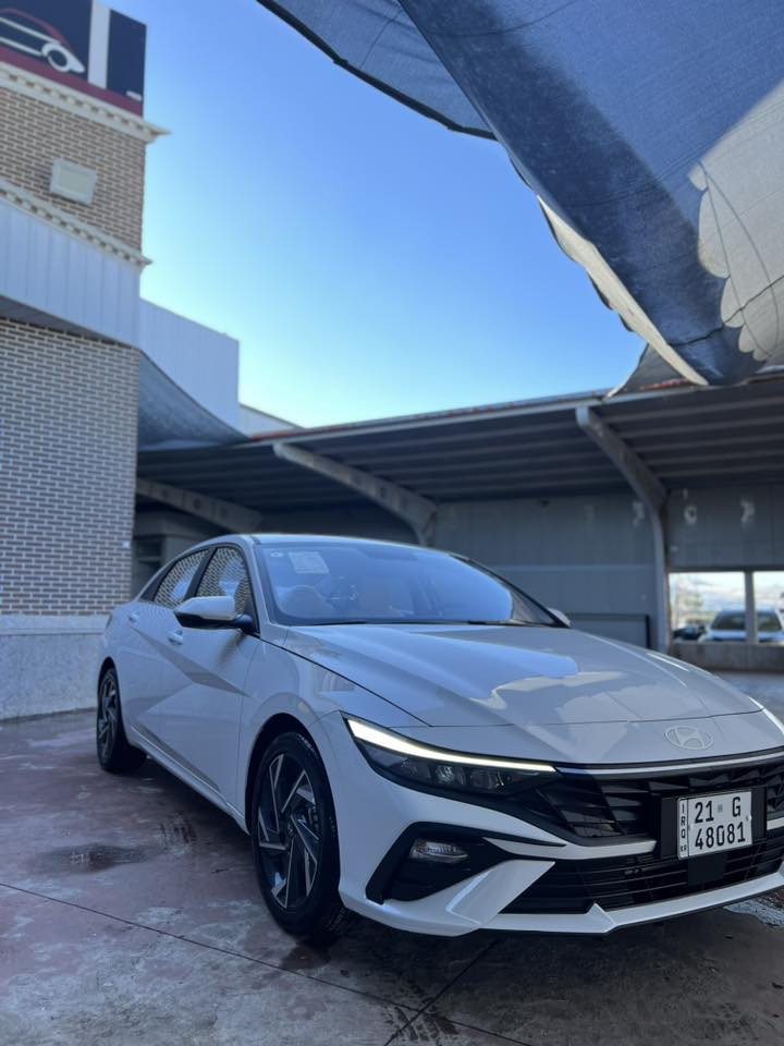 هۆندا ئەلێنترا مۆدێلی 2025 فول مواسەفات کلین 8 هەزار رۆشتووە رەقەم سلێمانی شوختیشی نیە نرخی 152  ژم ***********
