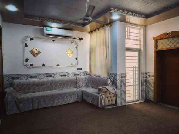 دار للبيع  150 م طابو زراعي  سند 25 اقرار محكمه 

الموقع شارع الصب مقابيل قريه الغدير عامود 327 يبعد عن الشارع 200 متر( قريب جداً عن الشارع)

يحتوي على غرفتين نوم كبار
صاله استقبال مطبخ
صحيات مكشوفه عدد 2
طابق الثاني مخزن

بناء جديد
و تأسيس وايرات كهرباء بناء جناي
ي

السعر 70 مليون وبي مجال

الاتصال على الرقم 0770055320
***********
