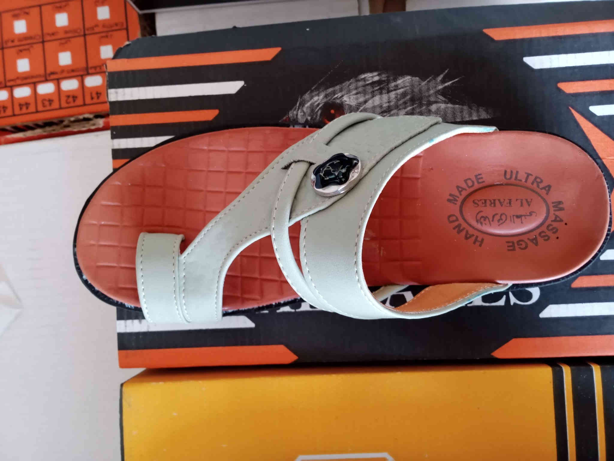 #الموسم الشتوي
#دشاديش فلات+بزمة.كافة القياسات.السعر ب٢٠الف قفل
#شحاطات  مطراش+الفارس+سكجر #السعر على ٦الالاف
#فراوي رجالي +شبابي الزوج ٢٥الف .
المكان .الخفاجية قرب جامع محمد سلطان.
*********** واتساب
