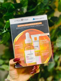 لاروش بوزيه • فيتامين C12 • واقي شمس مرطب