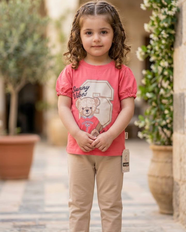 🧸 كشخة العيد.. ألوان تفتح النفس! 🧸
​وصلنا الموديل الأكثر طلباً (تيشيرت الدبدوب) بخامات قطنية راقية وألوان صيفية تجنن 😍.
​✅ المقاسات: من عمر (1 سنة) إلى (4 سنوات).
✅ الحجز: مفتوح حالياً (حجز مسبق للعيد) لضمان قطعتج قبل الزحمة.
​📍 الموقع: ديالى - جلولاء (سوق جلولاء).
🚚 التوصيل: داخل جلولاء مجاني / يوجد توصيل لكافة المناطق.
​شلون تعرفين السعر؟ 💸
​فقط (تابعي الحساب + تعليق) ويوصلج السعر فوراً على الخاص.
​📞 للحجز: ***********
​#جلولاء #ديالى #ملابس_اطفال #عيد_2026_تحت_عنوان_الاناقة_اخر_ماتم_انتاجه_سنة2026🔥🔥
